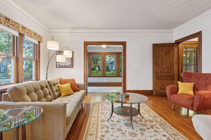 Property Photo:  1147 Lincoln Avenue  MN 55105 