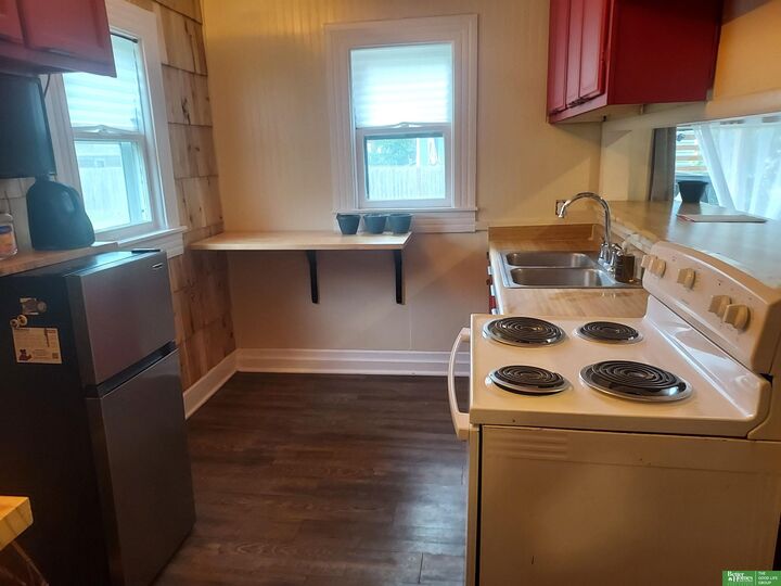 Property Photo:  652 W 5th Street  NE 68467 