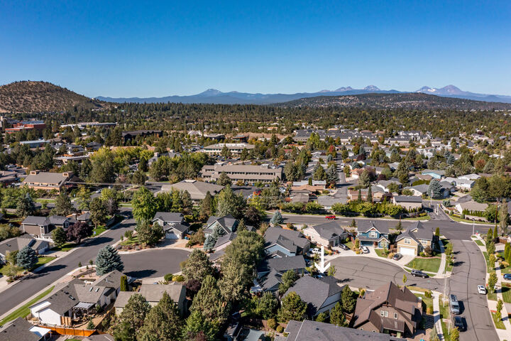 Property Photo: 2324 NE Halston Court OR 97701