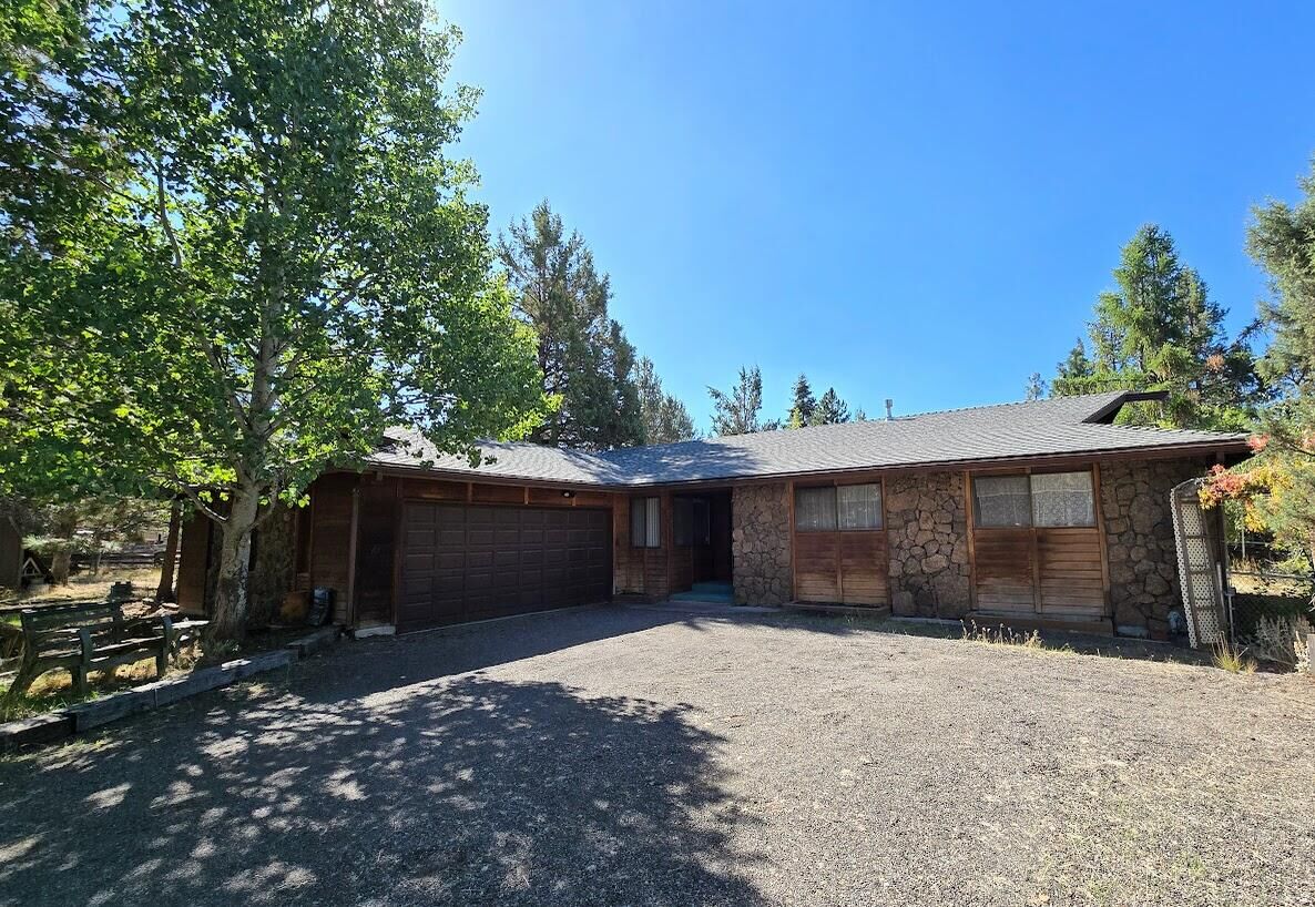 Property Photo: 11661 Whispering Pines Drive OR 97627