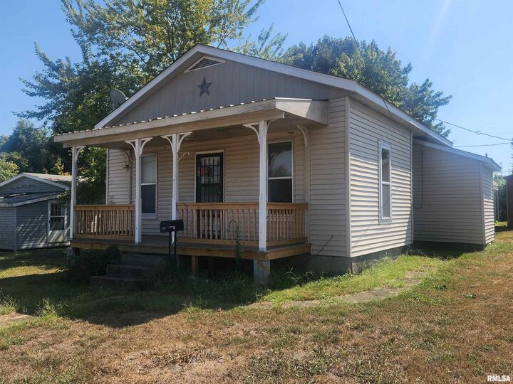717 W Water Street  Pinckneyville IL 62274 photo