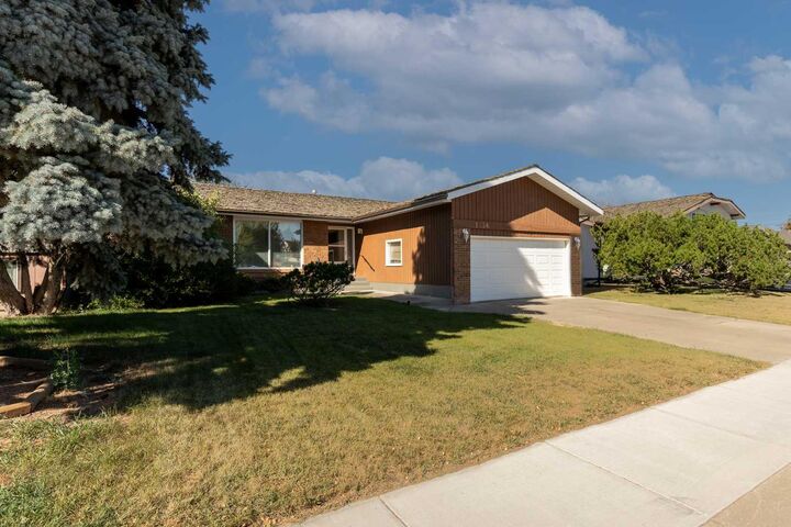 Property Photo:  1034 Cameron Road S  AB T1K 4B3 