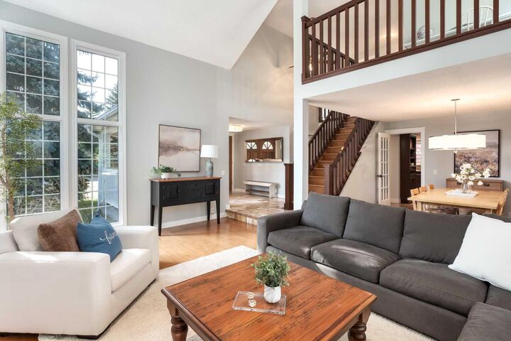 Property Photo:  4 Wood Willow Place SW  AB T2W 4H5 