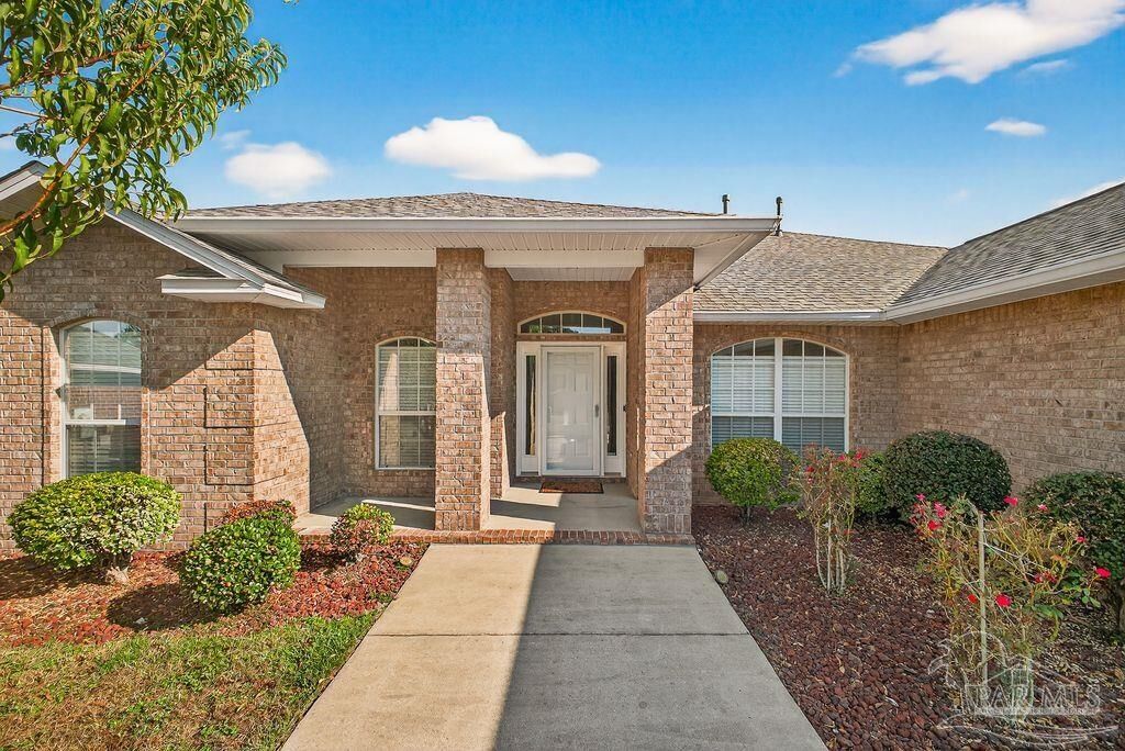 Property Photo: 6437 Sarasota St FL 32526