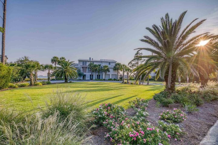 Property Photo: 1323 Soundview Trl FL 32561