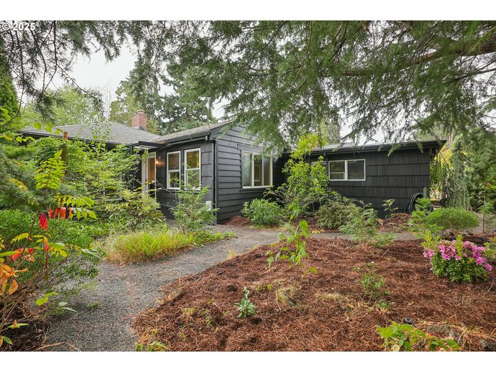 Property Photo: 2224 NE 79th Ave OR 97213