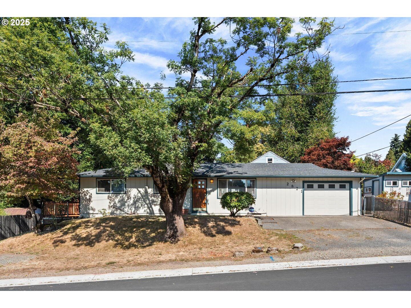 Property Photo:  2821 SE Roswell St  OR 97222 