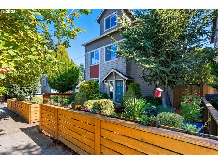 Property Photo:  8280 N Burrage Ave  OR 97217 