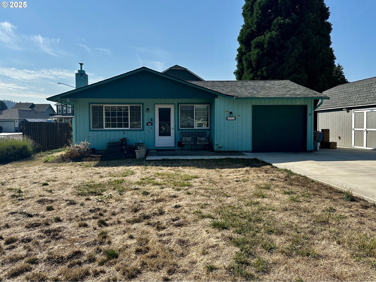 Property Photo:  802 54th Pl  OR 97478 