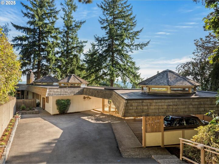 3332 SW Fairmount Ln  Portland OR 97239 photo