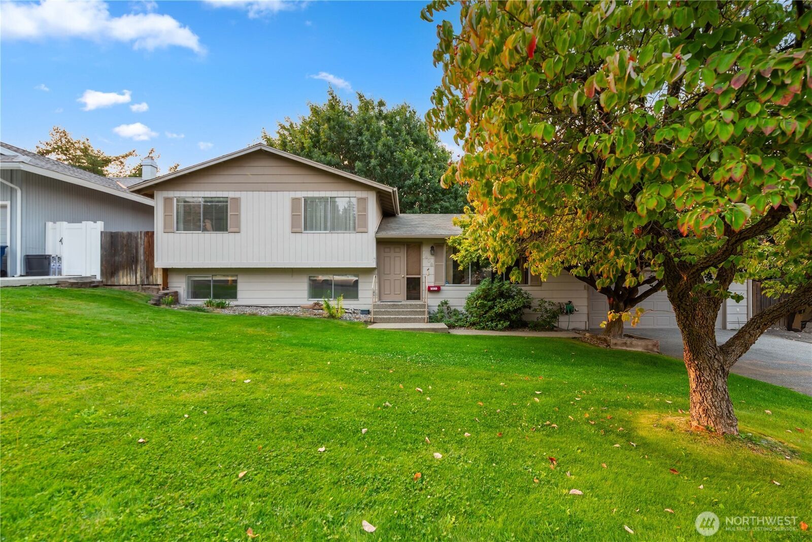 Property Photo:  1408  Bel Air Drive  WA 98802 