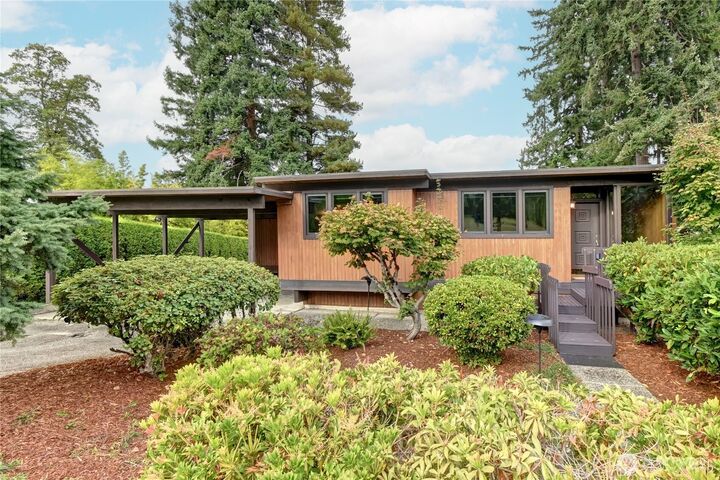 Property Photo:  3707  Shelby Road  WA 98087 