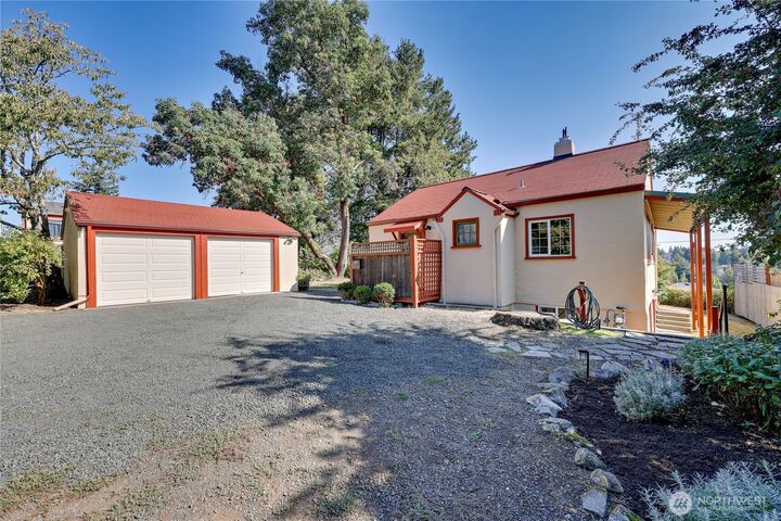 Property Photo:  324 N Cambrian  WA 98312 