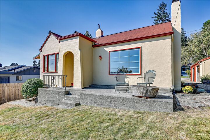 Property Photo: 324 N Cambrian WA 98312