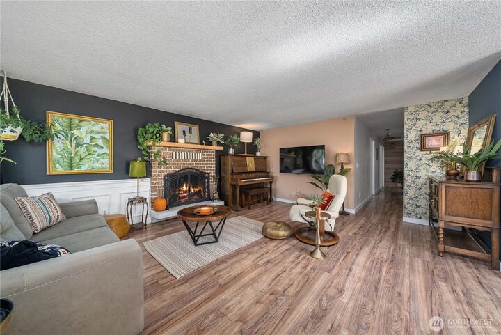 Property Photo:  2323  Oakes Avenue  WA 98201 