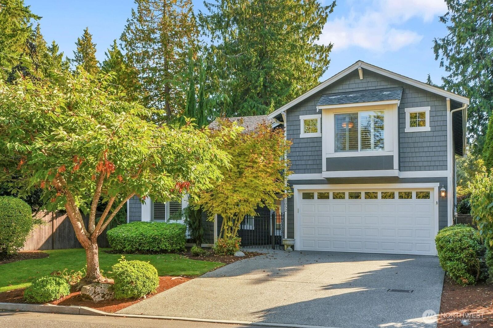 Property Photo:  1052  Alder Street  WA 98020 