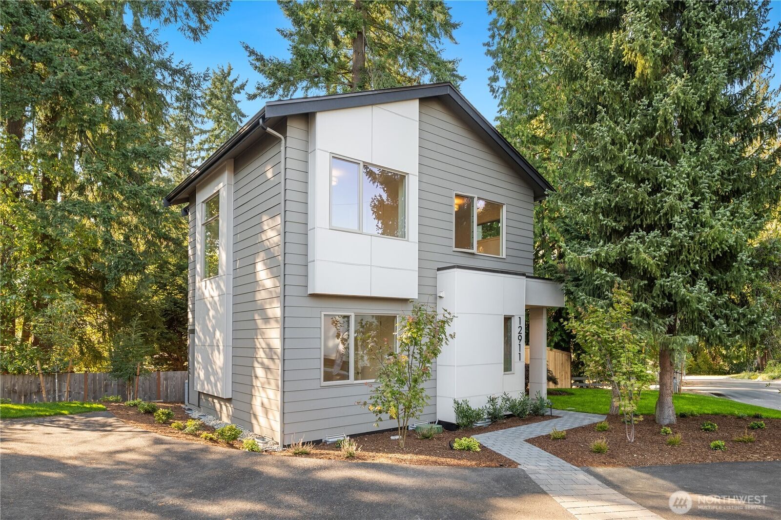 Property Photo:  12911 NE 78th Place  WA 98033 