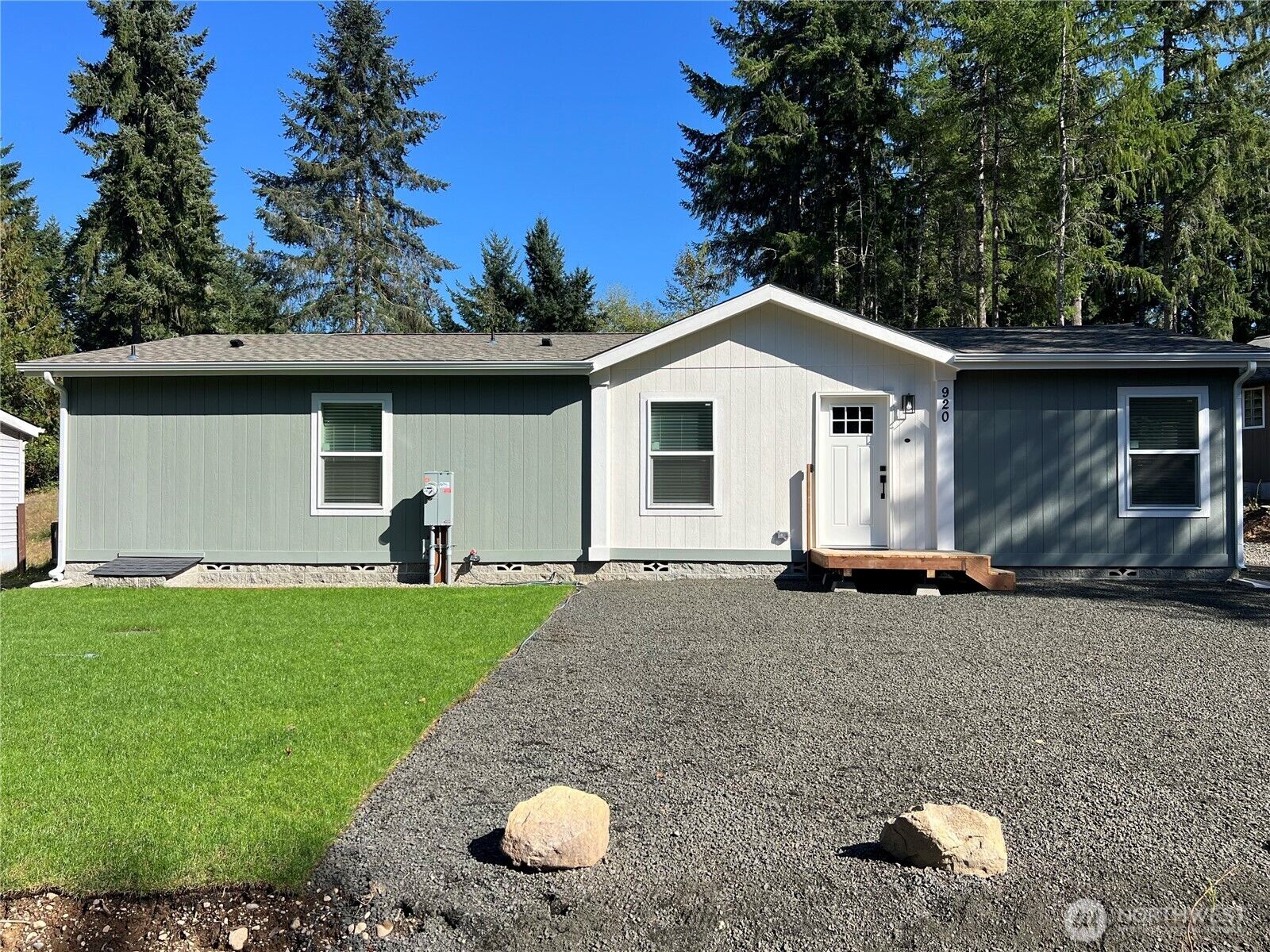 Property Photo: 920 E Lakeshore Drive W WA 98584