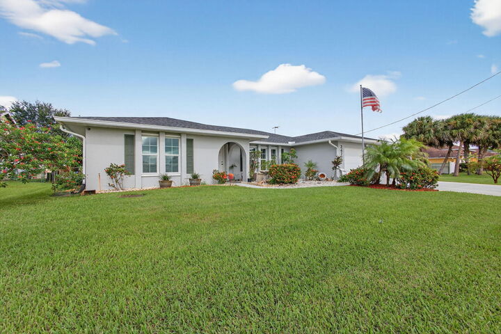 Property Photo:  2477 SW Chestnut Lane  FL 34953