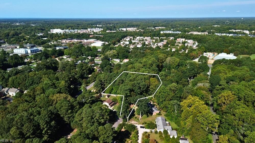 Property Photo:  105 Lorac Ct  VA 23185 