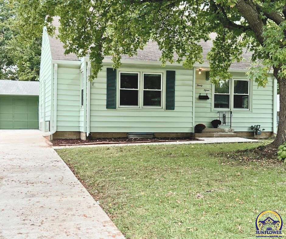Property Photo:  2015 SW High Ave  KS 66604