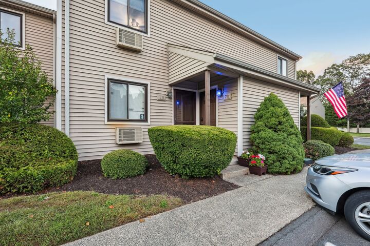 Property Photo:  371 Emmett Street Apt 78  CT 06010 