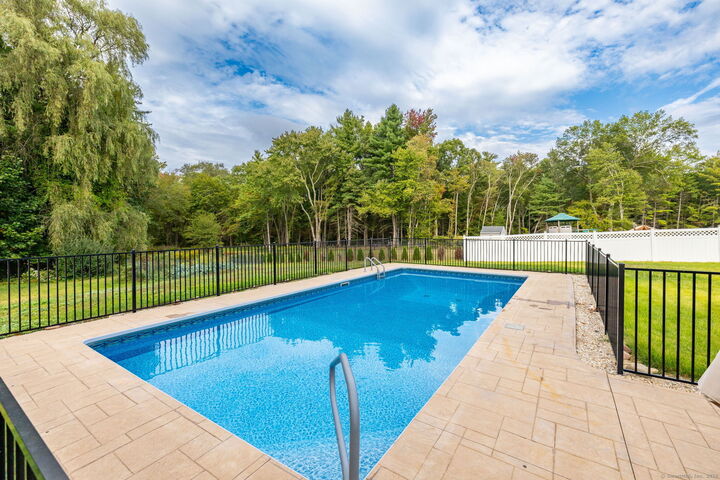 Property Photo:  152 Arch Road  CT 06001 