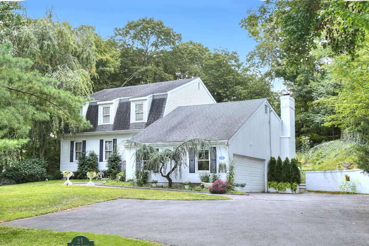 Property Photo:  25 Pequot Avenue  CT 06890 