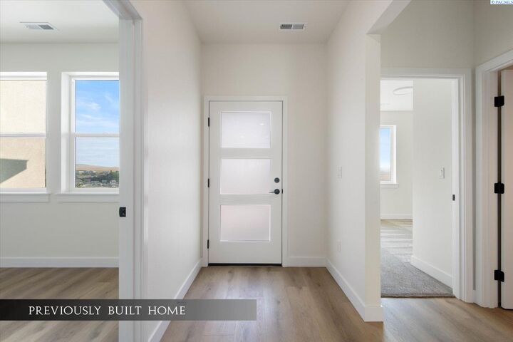 Property Photo: 6684 W 27th Ave WA 99338