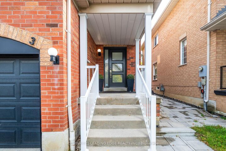 Photo de la propriété:  3 Hemans Court  ON L1T 4B9 