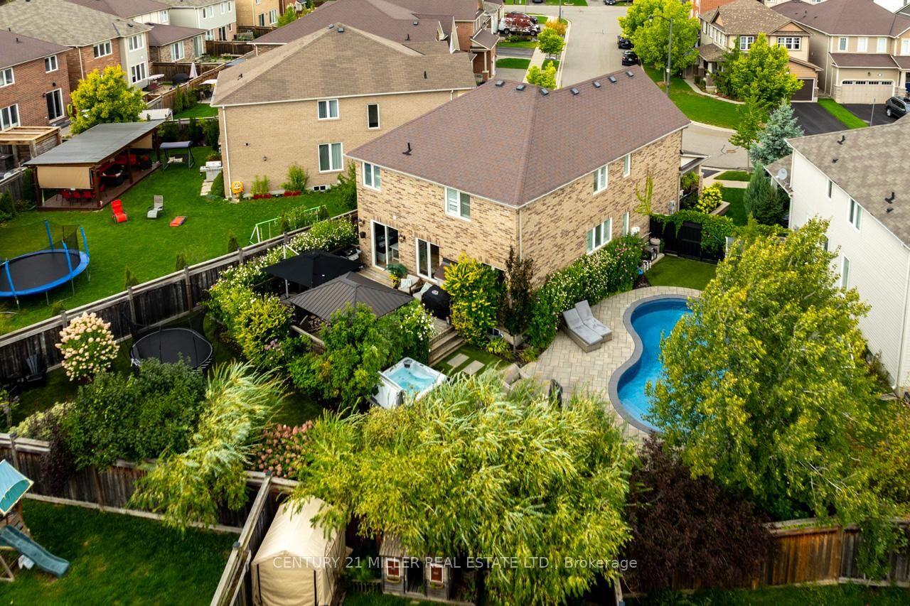 Photo de la propriété:  444 Carbert Crescent  ON L9T 8H8 