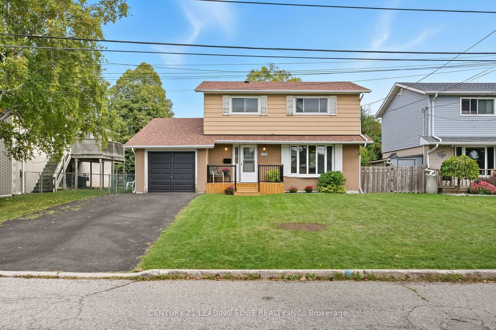 Property Photo:  926 Marinet Crescent  ON L1W 2M1 