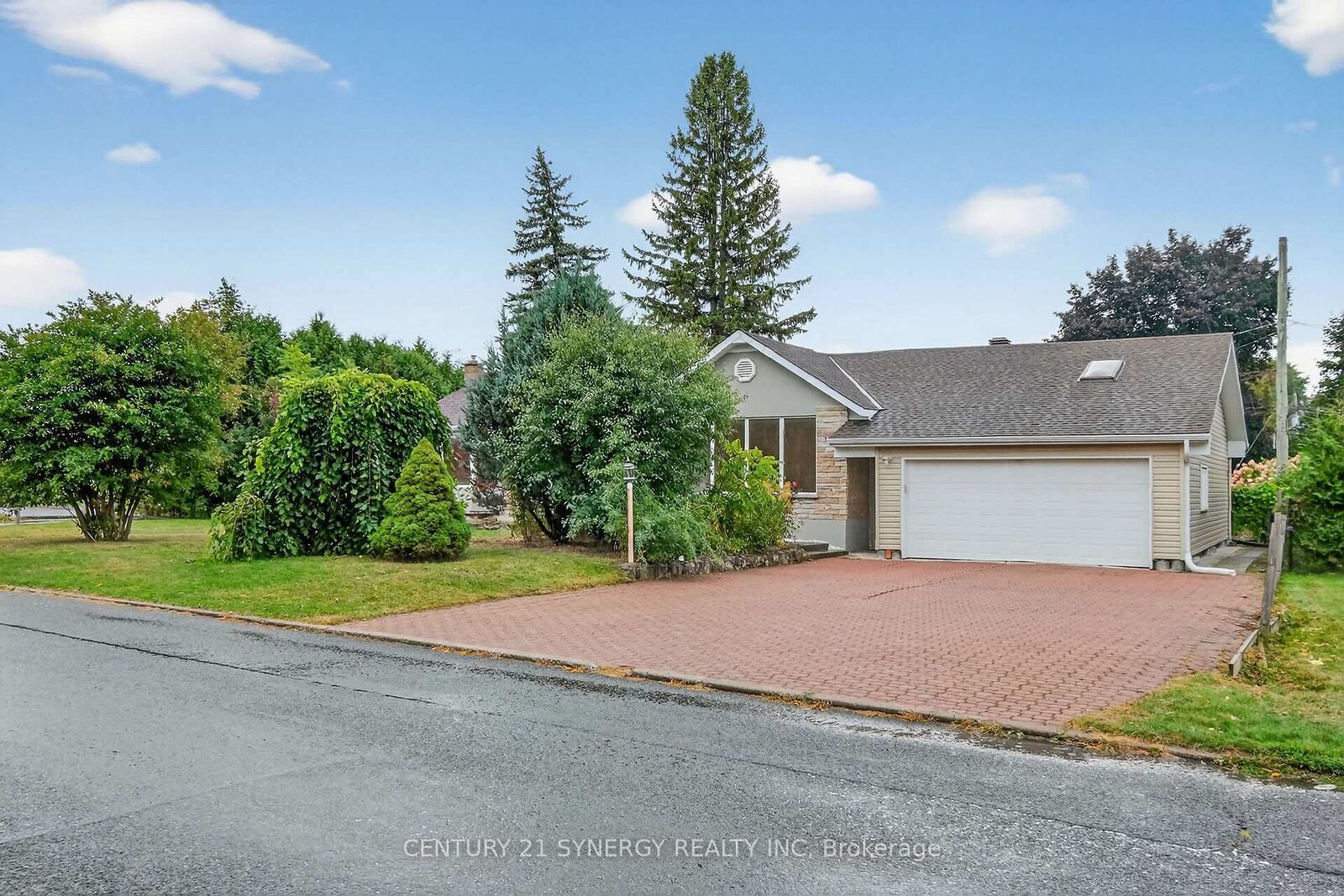 Property Photo:  10 Pritchard Drive  ON K2G 1B3 