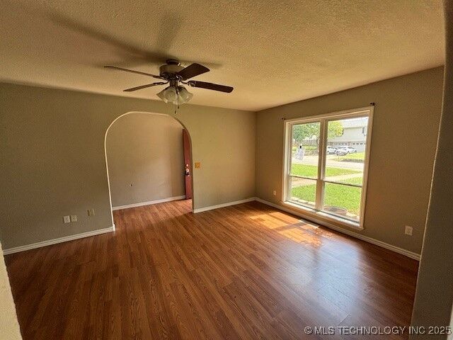 Property Photo: 711 E Lucy Avenue OK 74955