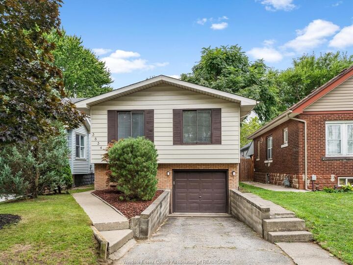Photo de la propriété:  3834 Montcalm Street  ON N9E 2A9 