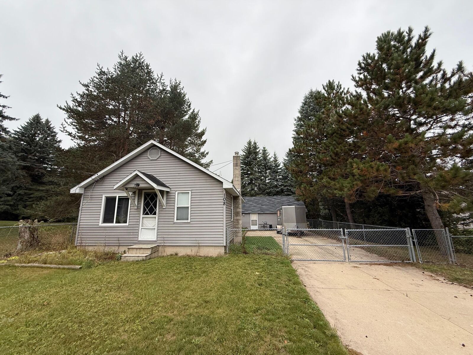 Property Photo:  108 Desoto Avenue  MI 48629 