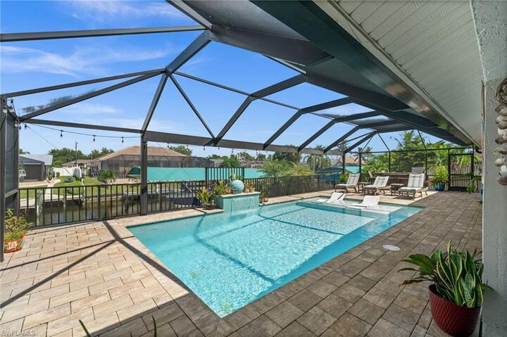 Property Photo:  1405 SE 23rd Ter  FL 33990 