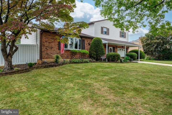Property Photo:  118 Victoria Drive  PA 17055 