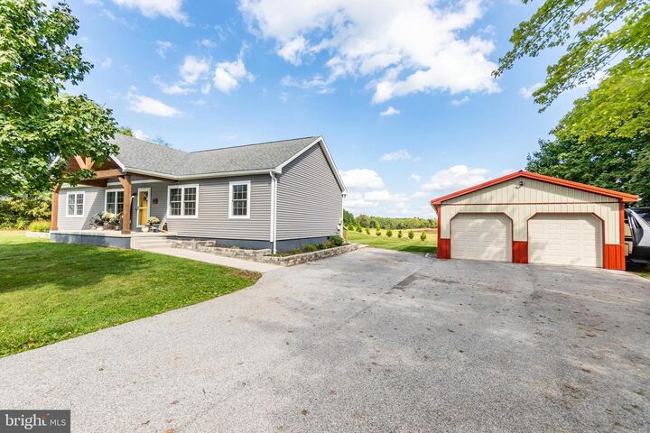 Property Photo:  49 Pine Road  PA 17301 