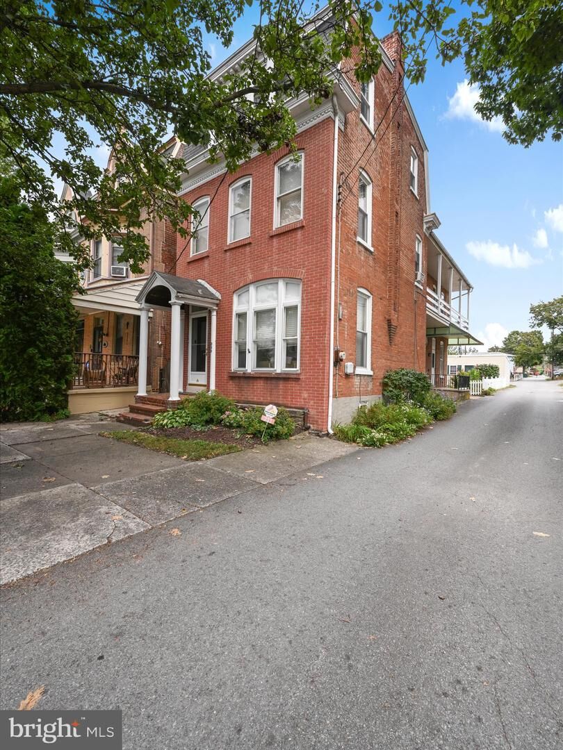 Property Photo:  233 N 4th Street  PA 17512 