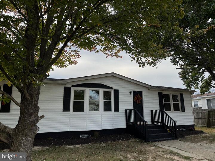 22436 Macarthur Boulevard  California MD 20619 photo