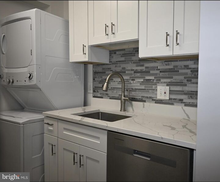 Property Photo:  1531 Colonial Drive 201  VA 22192 