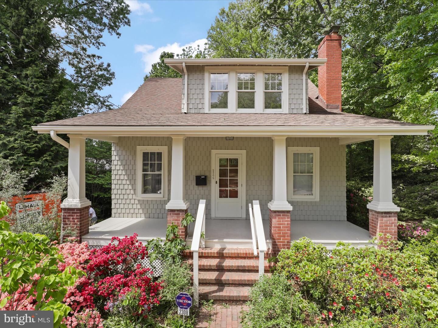 Property Photo: 2308 N Lexington Street VA 22205