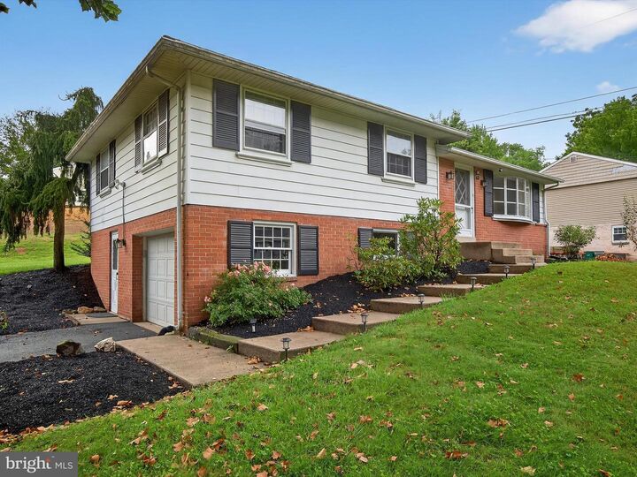 Property Photo:  880 Corvair Road  PA 17601 
