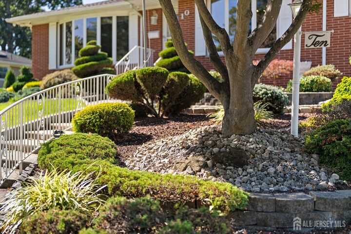 Property Photo:  