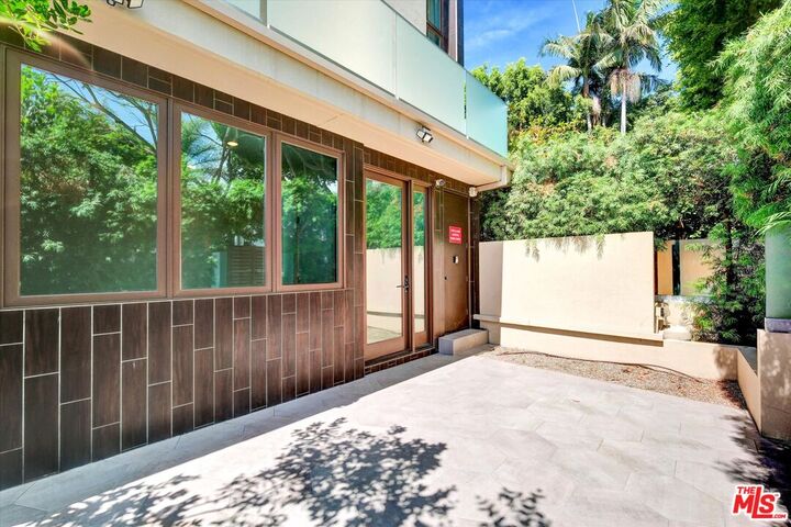 Property Photo: 1249 N Formosa Ave CA 90046
