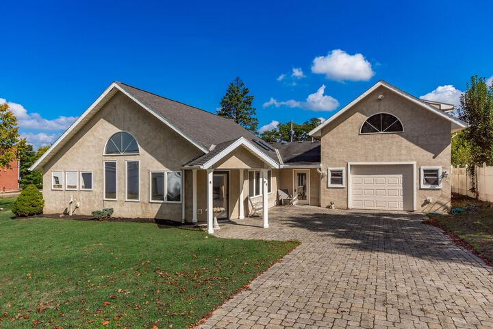 Property Photo:  73 E North Street  OH 43136 