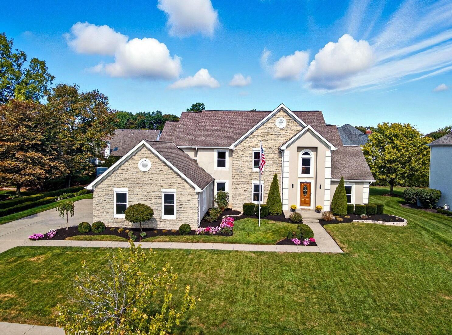 Property Photo: 5962 Heritage Lakes Drive OH 43026