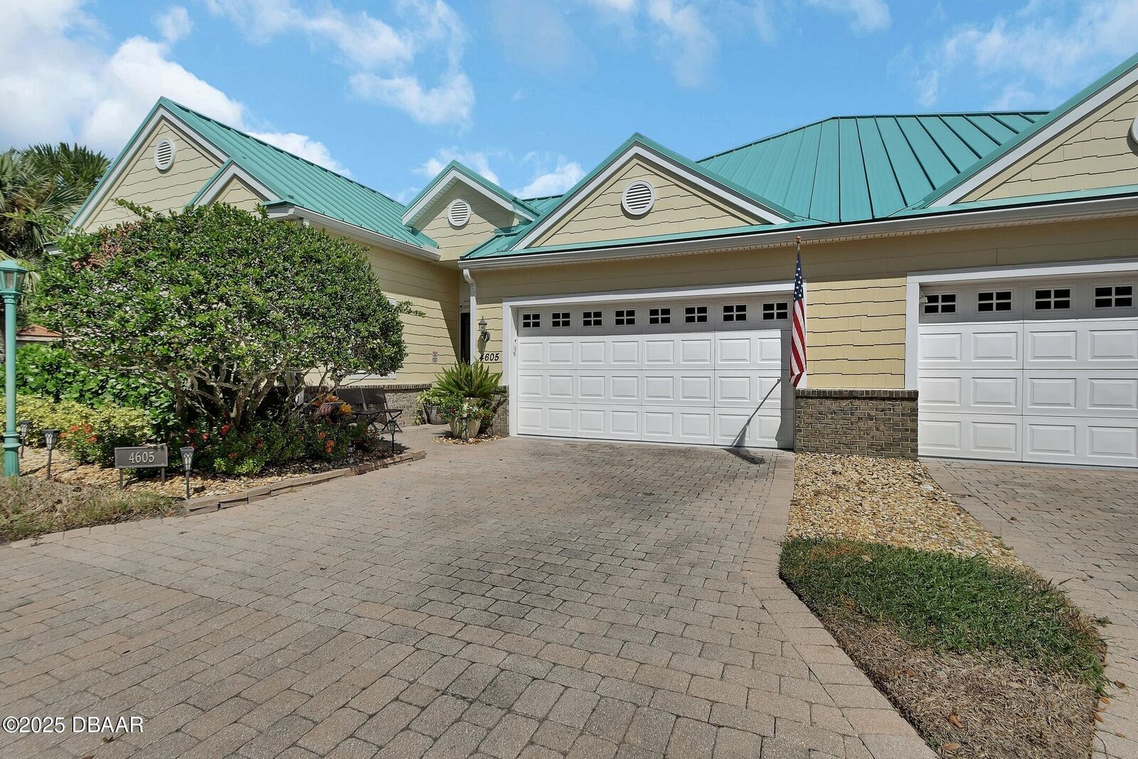 Property Photo:  4605 Oak Hammock Court  FL 32127 