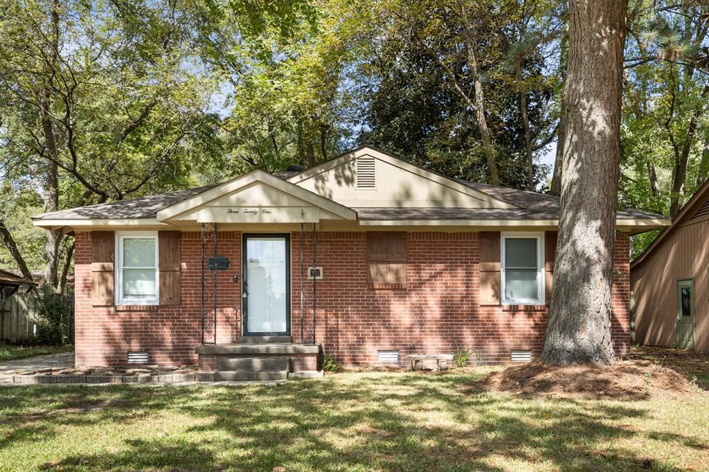 Property Photo:  321 Worthington Drive  AR 72301 